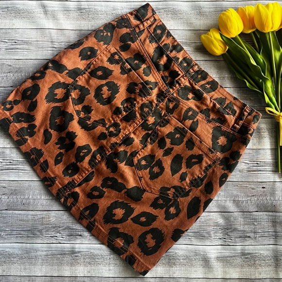 *SOLD* Kreamy NYC Leopard Print Mini Skirt - Picture 2 of 4